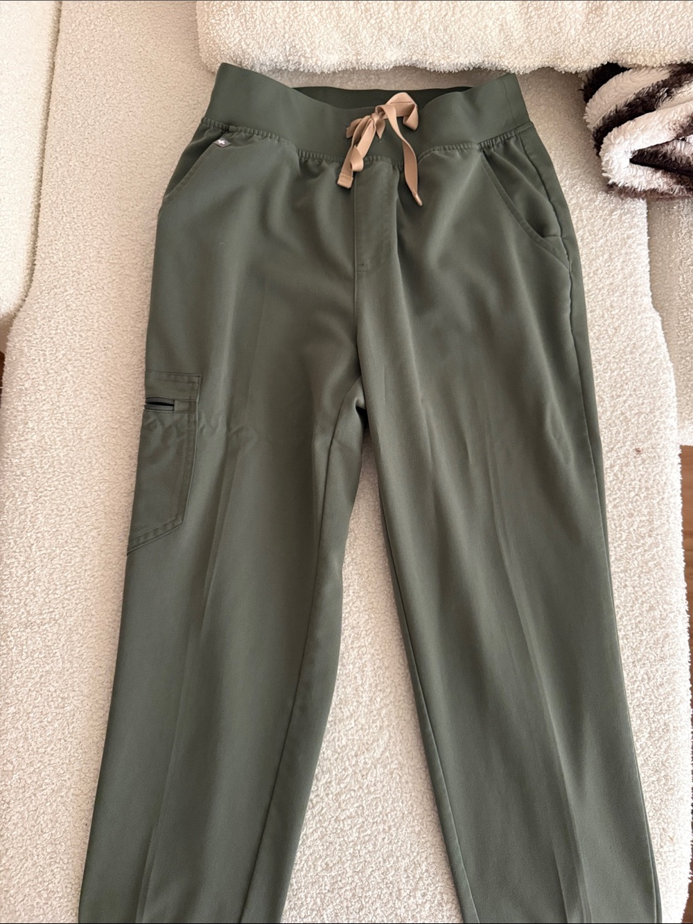 Figs Olive Green Zamora High waisted joggers